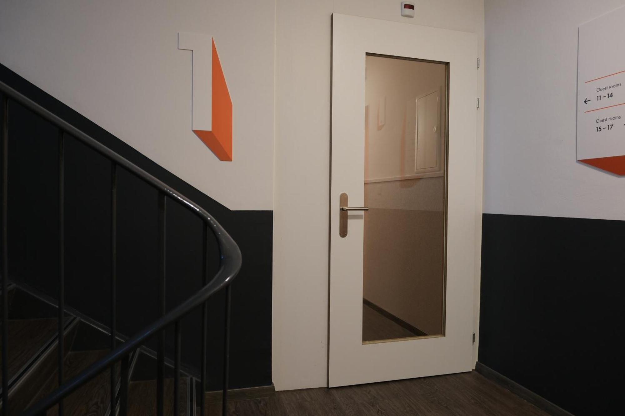 Easyhotel Zuerich Main Station エクステリア 写真