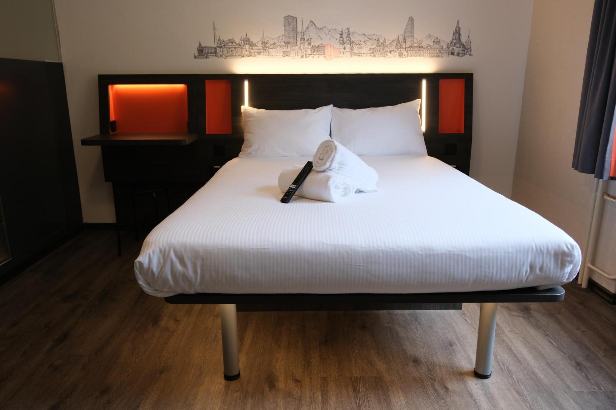 Easyhotel Zuerich Main Station エクステリア 写真