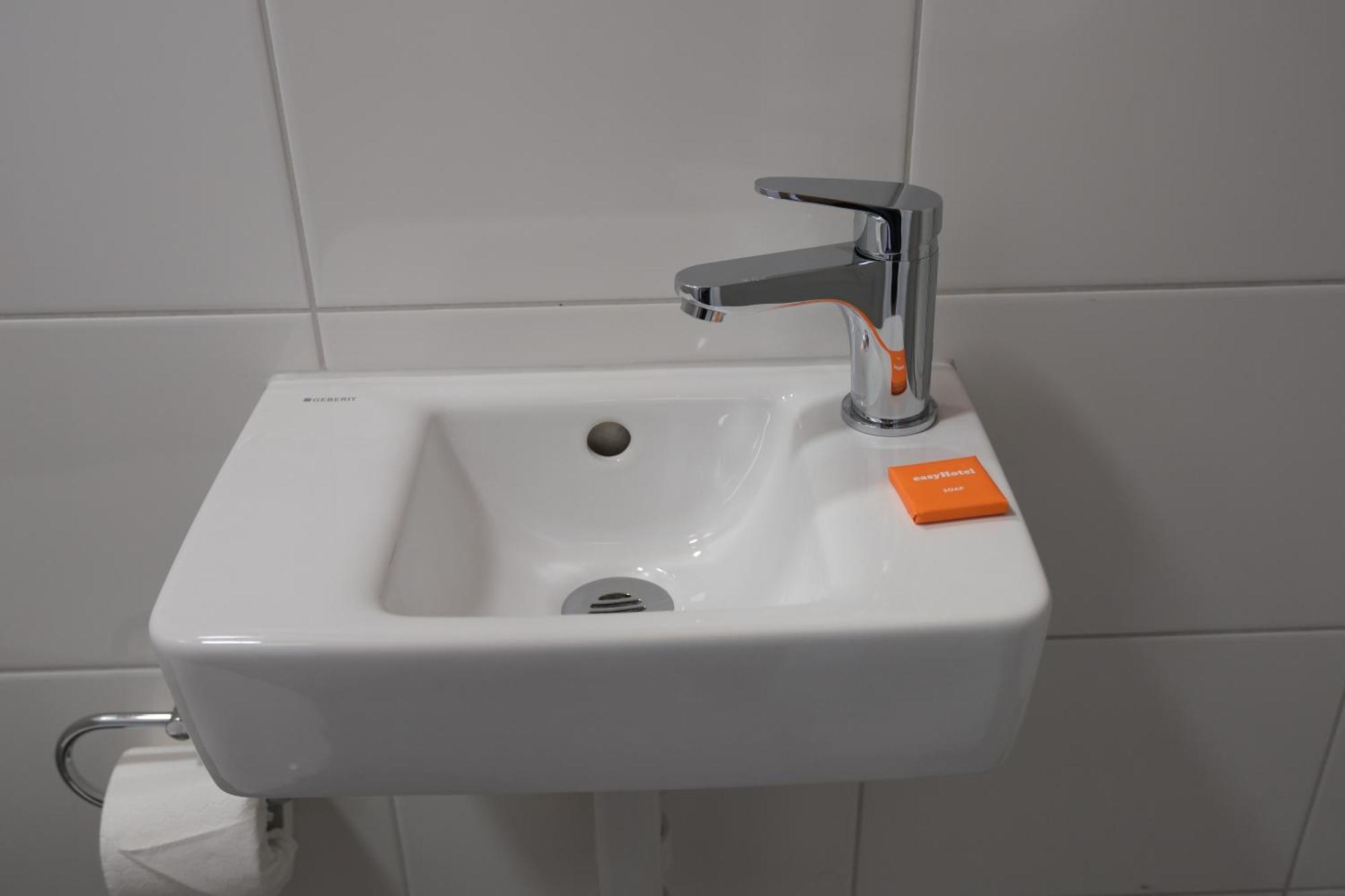 Easyhotel Zuerich Main Station エクステリア 写真