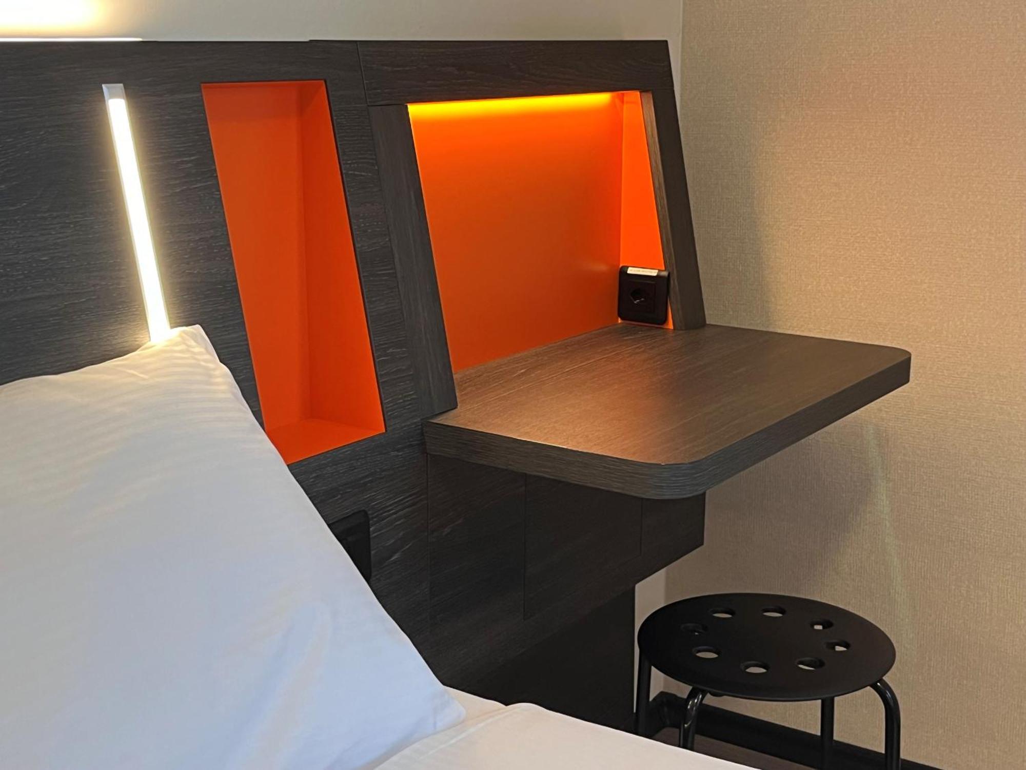 Easyhotel Zuerich Main Station エクステリア 写真