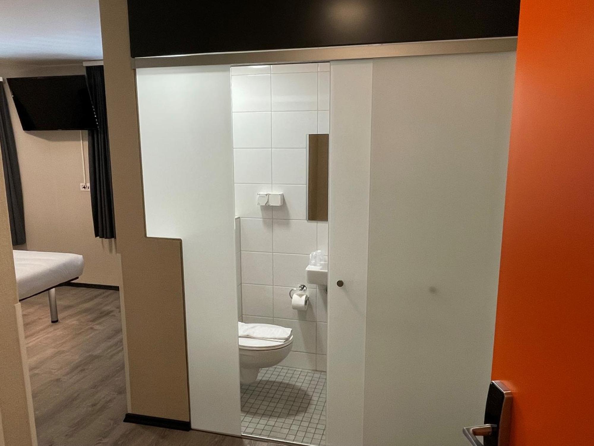 Easyhotel Zuerich Main Station エクステリア 写真
