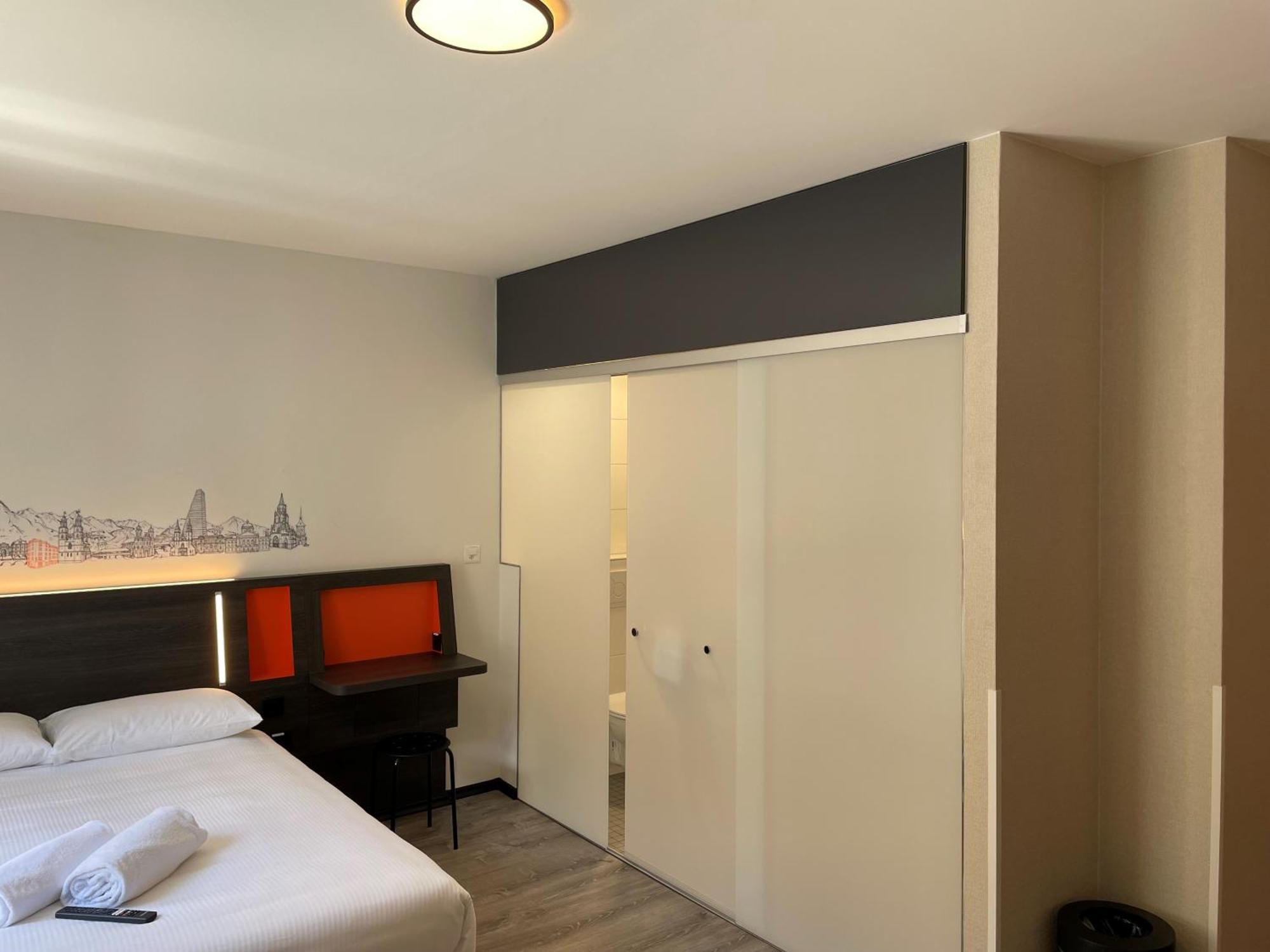 Easyhotel Zuerich Main Station エクステリア 写真