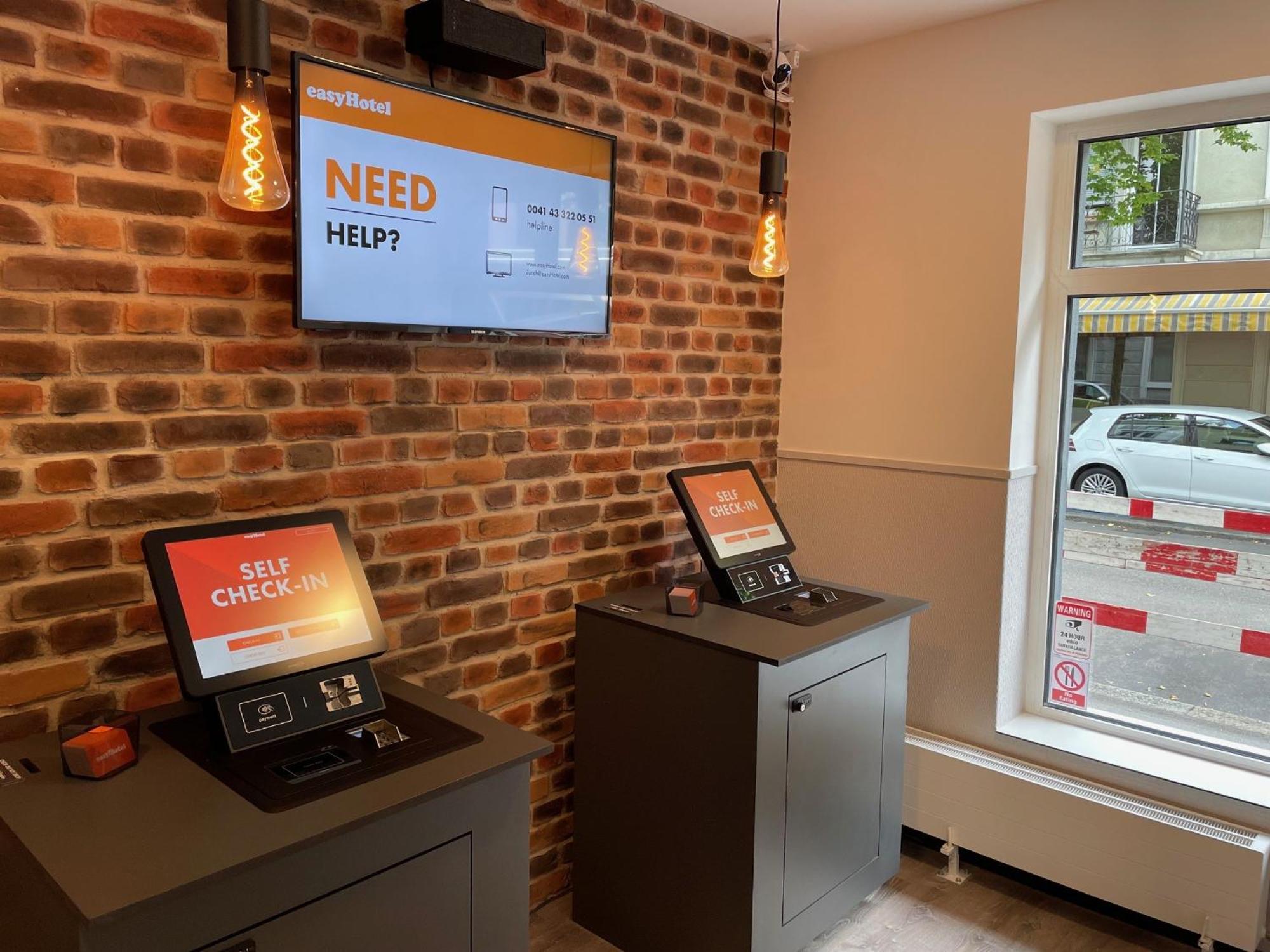 Easyhotel Zuerich Main Station エクステリア 写真