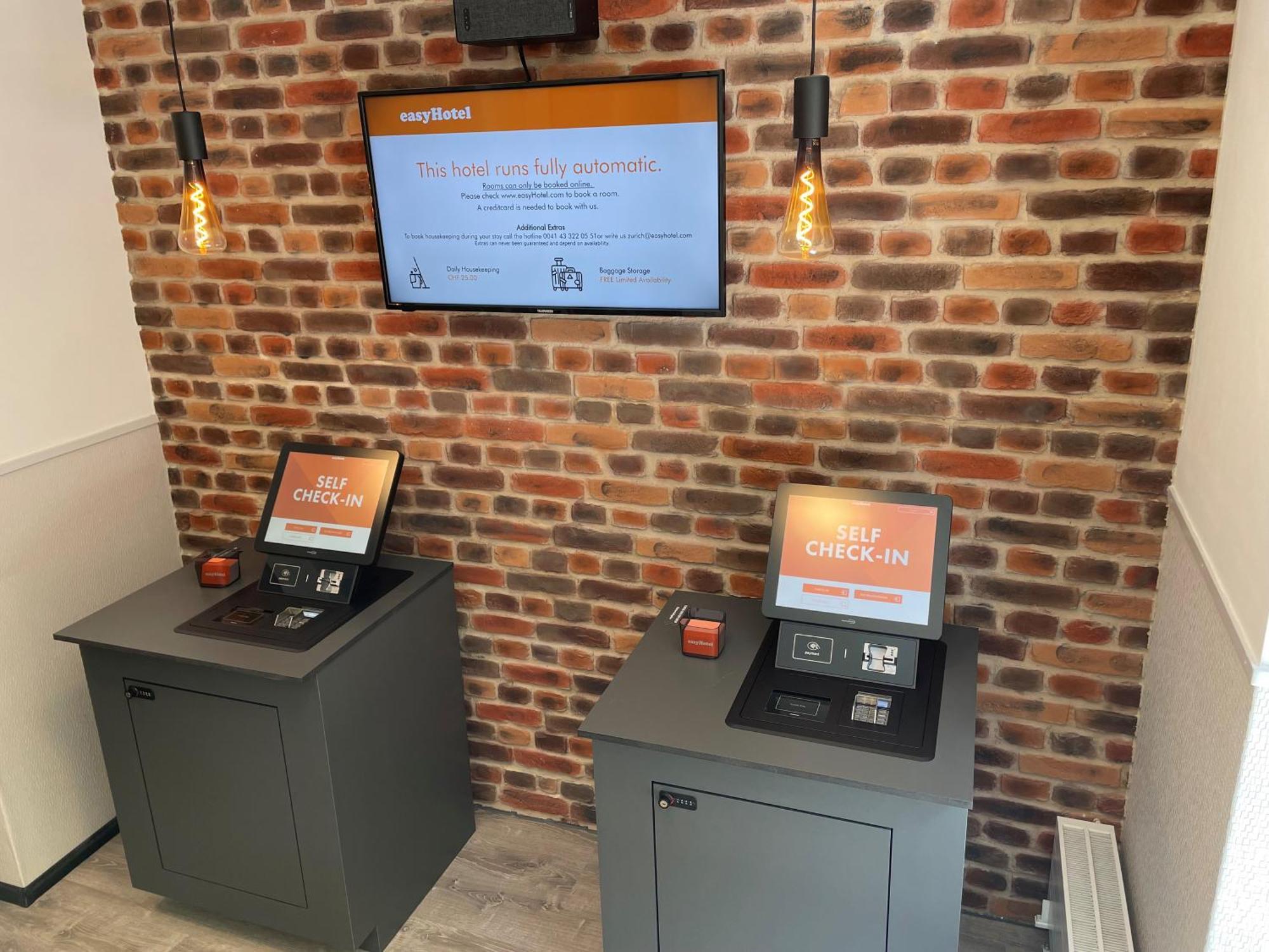 Easyhotel Zuerich Main Station エクステリア 写真