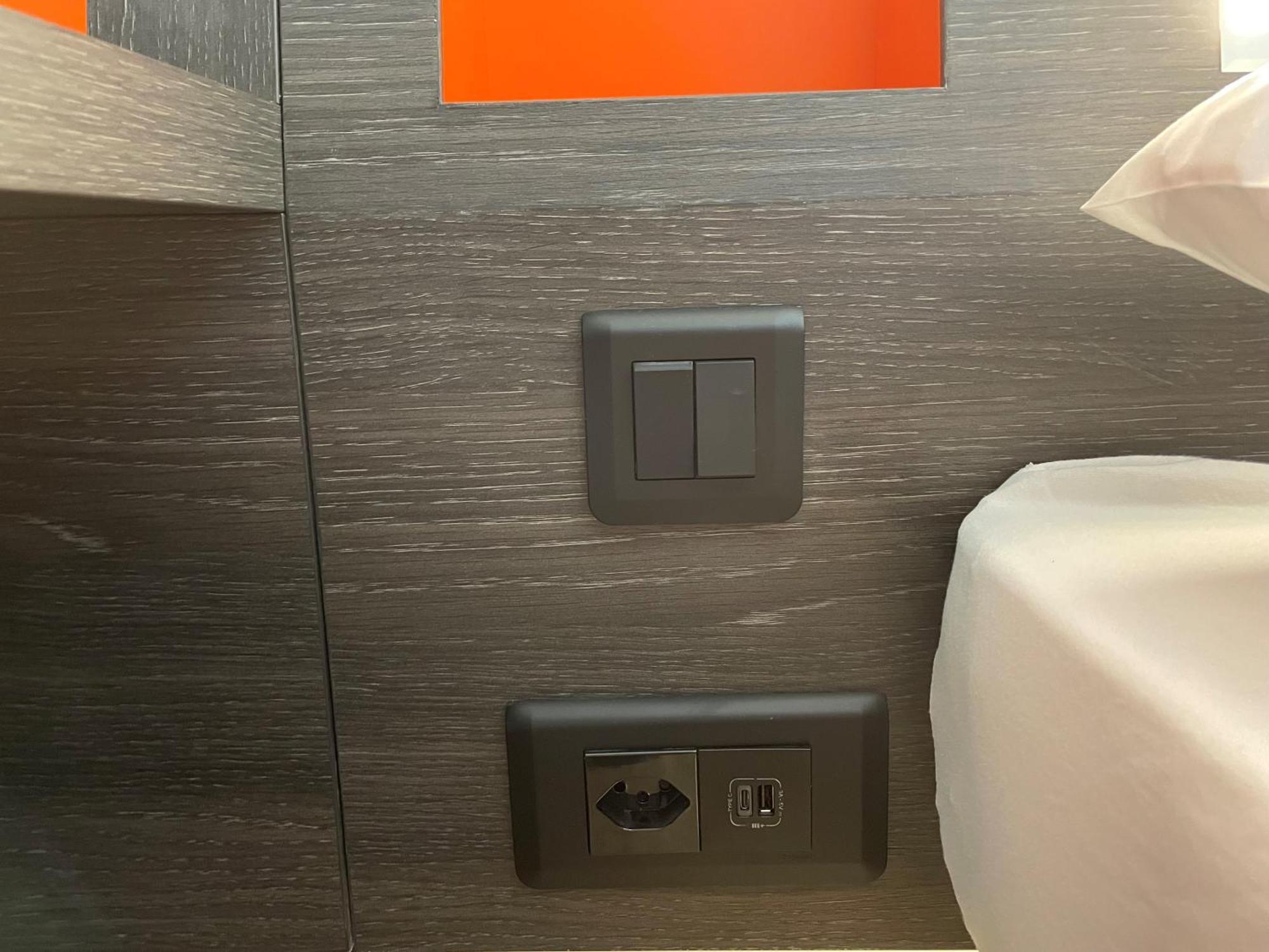 Easyhotel Zuerich Main Station 部屋 写真