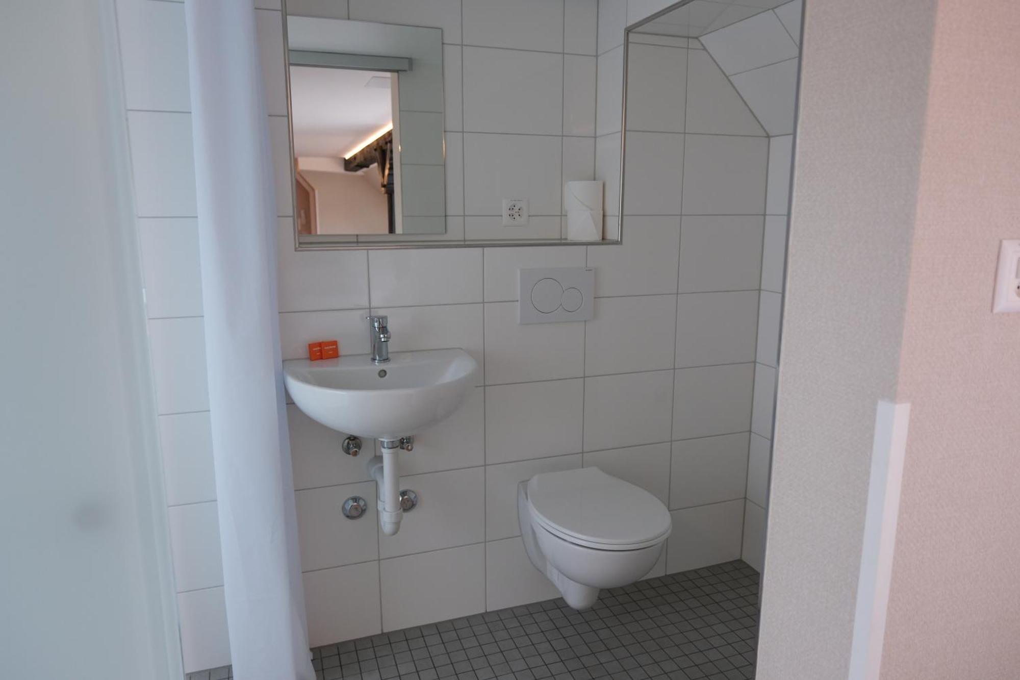 Easyhotel Zuerich Main Station エクステリア 写真