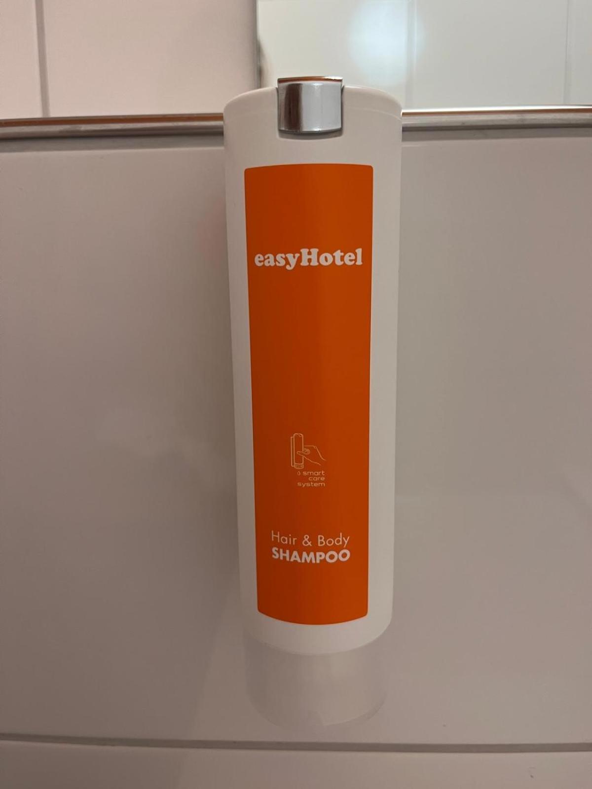 Easyhotel Zuerich Main Station エクステリア 写真