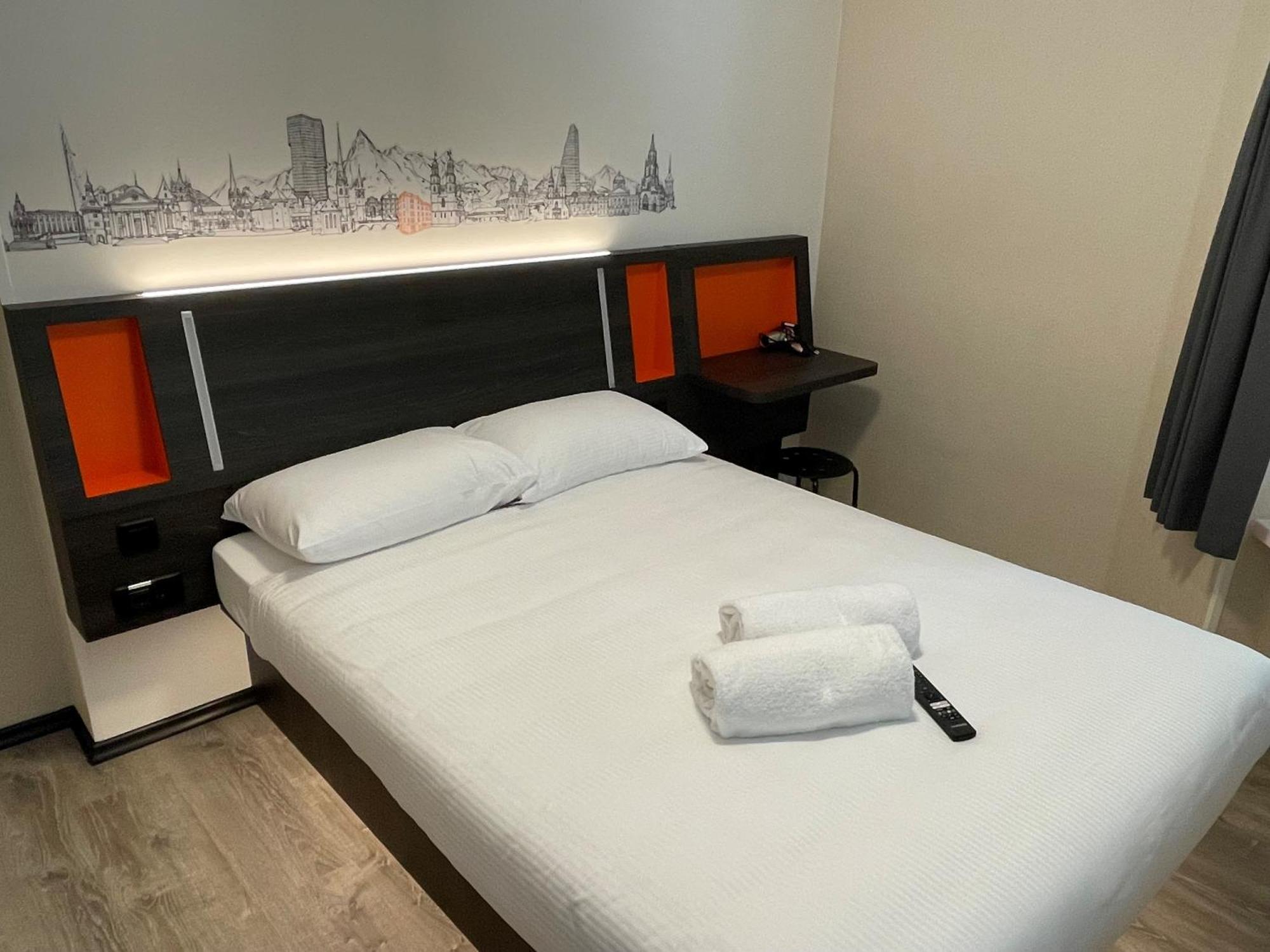 Easyhotel Zuerich Main Station エクステリア 写真